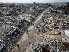 الاحتلال يواصل تصعيده في غزة وأزمة إنسانية تتفاقم