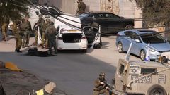 قوات الاحتلال تعتدي على أسير محرر وتستولي على مركبة غرب الخليل