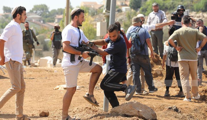 إصابة خمسة مواطنين بجروح في هجوم للمستوطنين على مخماس شمال شرق القدس المحتلة