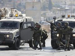 الاحتلال يقتحم العبيدية شرق بيت لحم ويفتش منزلين