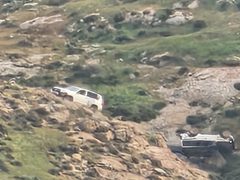 شهيد وإصابات إثر إطلاق الاحتلال الرصاص على عدة مركبات وملاحقتها جنوب الخليل