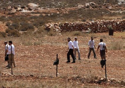 مستوطنون يسيجون أراض رعوية في الأغوار الشمالية