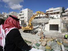 الاحتلال يخلي 11 منزلا في سلوان