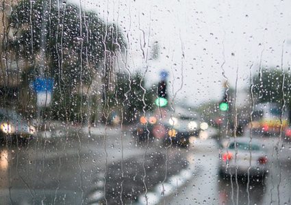 منخفض جوي مصحوب بكتلة هوائية باردة وأمطار على معظم المناطق