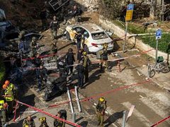 إيران تستهدف وسط إسرائيل بأربع دفعات صاروخية خلال ساعتين