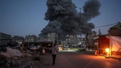 أضرار وانهيار أجزاء من برج الشوا والحصري في حي الرمال جراء قصف إسرائيلي