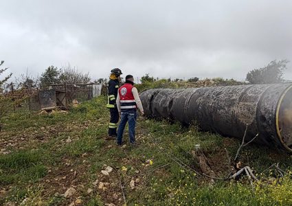 الشرطة الفلسطينية تتعامل مع شظايا صواريخ سقطت في عدة مناطق برام الله
