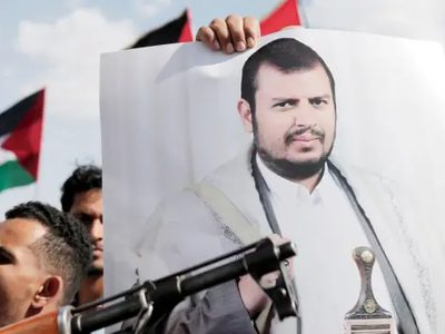 عبد الملك الحوثي يلوّح بالانخراط في الحرب إلى جانب إيران