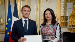 سفيرة فلسطين لدى فرنسا تقدّم أوراق اعتمادها للرئيس  ماكرون في قصر الإليزيه