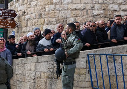 الاحتلال يمنع الصلاة بالمسجد الأقصى للاسبوع الرابع ع التوالي