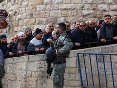 الاحتلال يمنع الصلاة بالمسجد الأقصى للاسبوع الرابع ع التوالي