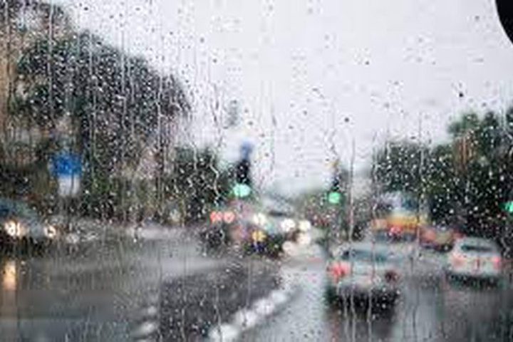 الطقس: أجواء شديدة البرودة وتساقط زخات الأمطار على معظم المناطق