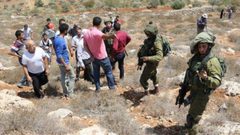 مواطنون يتصدون لهجوم مستوطنين في بلدة قصرة جنوب نابلس