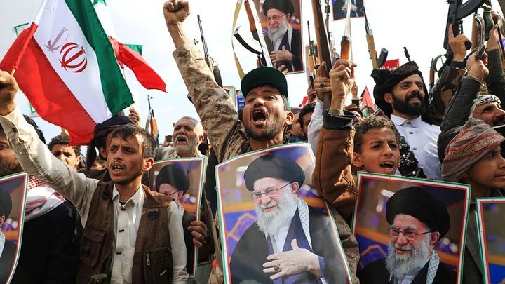 اليمن يعلن أولى عملياته العسكرية دعماً لإيران.. تصعيد يهدد الملاحة بالبحر الأحمر