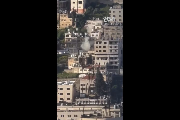 الاحتلال يفجر منزل عائلة الشهيد محمود العقاد في مدينة نابلس