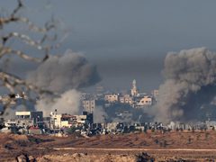 6 شهداء واصابات بقصف حواجز شرطة بخان يونس ونسف منازل شرق غزة