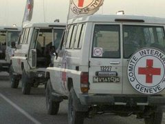 الصليب الأحمر: تسهيل نقل خمسة معتقلين مفرج عنهم ولمّ شملهم بعائلاتهم