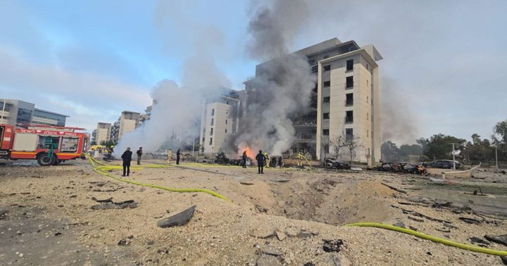 اصابة 13 اسرائيليا بصواريخ ايران في بئر السبع