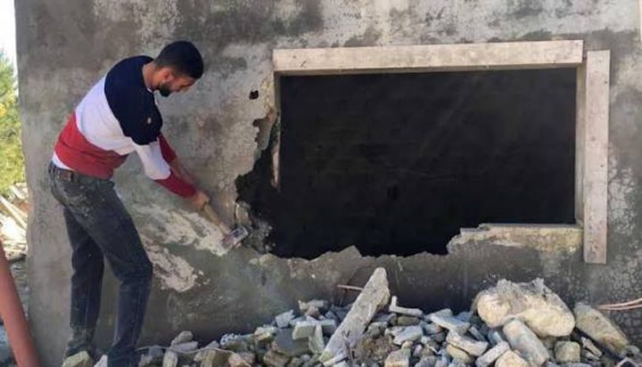 الاحتلال يجبر مواطنا على هدم جزء من منزله في أم طوبا بالقدس