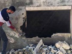 الاحتلال يجبر مواطنا على هدم جزء من منزله في أم طوبا بالقدس