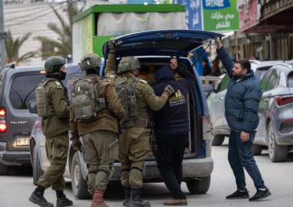 الاحتلال يعتدي على شاب في قلقيلية