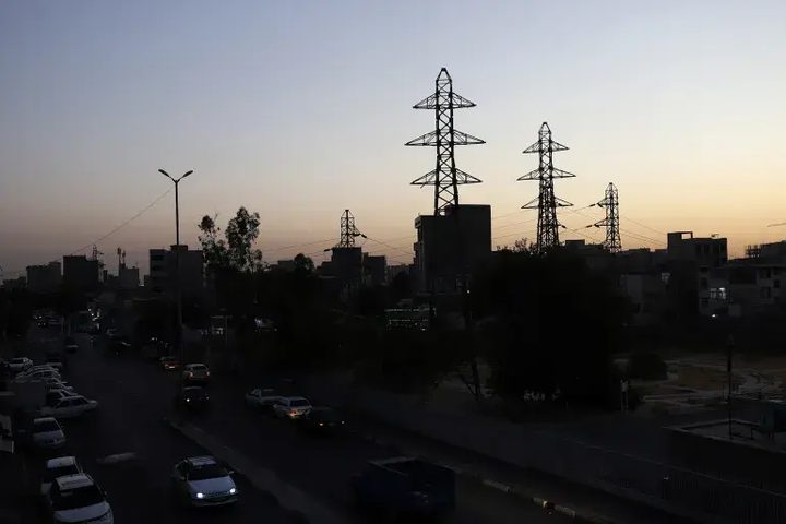 انقطاع التيار الكهربائي بمناطق عدة من العاصمة الإيرانية طهران