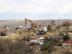 مستوطنون يقيمون بؤرة استيطانية بين جبع وصانور جنوب جنين