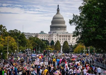 8 ملايين أميركي يتظاهرون ضد سياسات ترامب تحت شعار "لا للملوك"