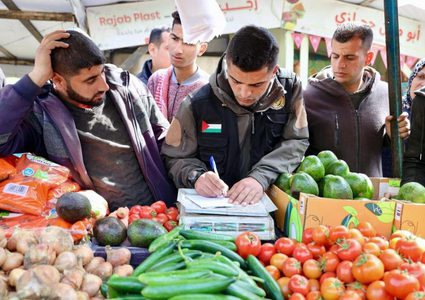 الاقتصاد تحيل 9 مخالفين للنيابة خلال رمضان وتضبط عشرات الأطنان من السلع المخالفة