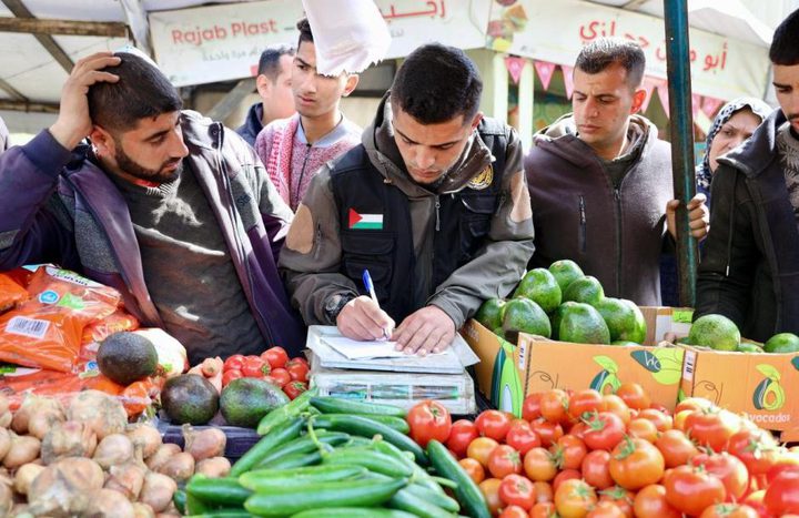 الاقتصاد تحيل 9 مخالفين للنيابة خلال رمضان وتضبط عشرات الأطنان من السلع المخالفة