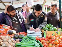 الاقتصاد تحيل 9 مخالفين للنيابة خلال رمضان وتضبط عشرات الأطنان من السلع المخالفة