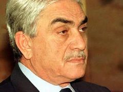 وفاة رئيس الجزائر الأسبق اليامين زروال