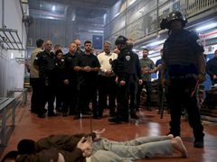 عدالة: إقرار قانون إعدام الأسرى إضفاء للشرعية على القتل المتعمّد بدم بارد