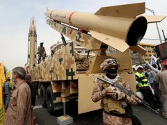 الحرس الثوري الإيراني يطلق "وعد صادق 4" ويستهدف قواعد أميركية وإسرائيلية