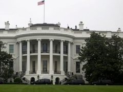 البيت الأبيض: محادثات سرية ناجحة مع طهران وترامب يوقف استهداف منشآت الطاقة