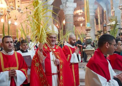 "التعاون الإسلامي" تدين منع بطريرك اللاتين من دخول كنيسة القيامة