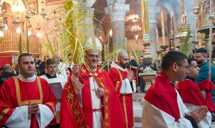 "التعاون الإسلامي" تدين منع بطريرك اللاتين من دخول كنيسة القيامة