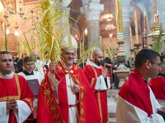 "التعاون الإسلامي" تدين منع بطريرك اللاتين من دخول كنيسة القيامة