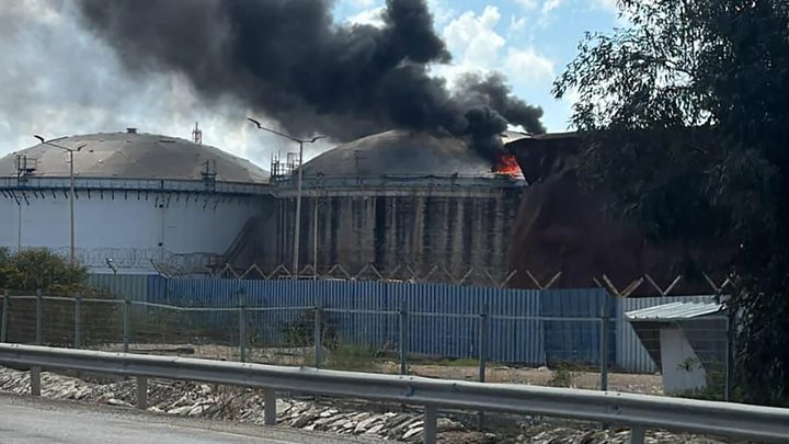 حزب الله يستهدف مصفاة تكرير النفط في حيفا للمرة الثانية منذ بداية الحرب