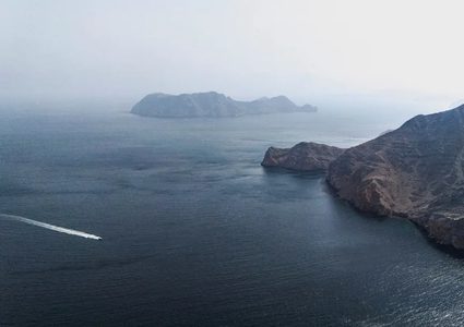 إيران تخطط لفرض رسوم “عبور آمن” في مضيق هرمز