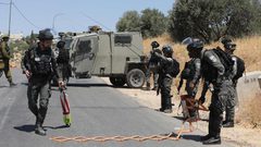 الاحتلال يعيق حركة المواطنين جنوب جنين