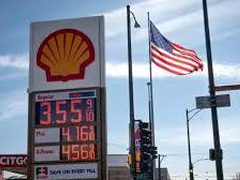 أمريكا: سعر البنزين يصل إلى 4 دولارات للجالون لأول مرة منذ أربع سنوات