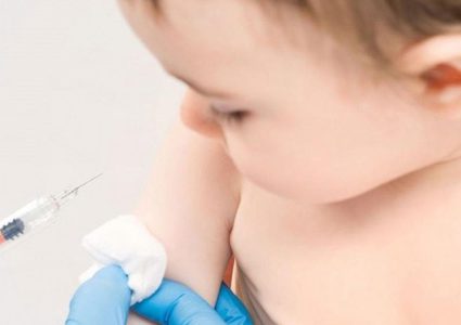 وزارة الصحة تطلق الحملة الاستدراكية الثالثة لتطعيم الأطفال دون سن الثالثة في غزة