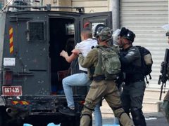 الاحتلال يشن حملة دهم واعتقال واسعة تطال مدن الضفة الغربية