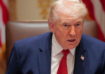 ترامب يبلغ معاونيه باستعداده لإنهاء حرب إيران حتى مع إغلاق مضيق هرمز