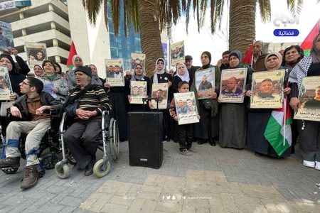 وقفة احتجاجية لأهالي الشهداء في نابلس رفضًا لقرار إعدام الأسرى الفلسطينيين