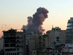 لبنان: 21 شهيد بغارات إسرائيلية وحزب الله يرد بالصواريخ