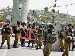 مواجهات مع جيش الاحتلال قرب حاجز قلنديا