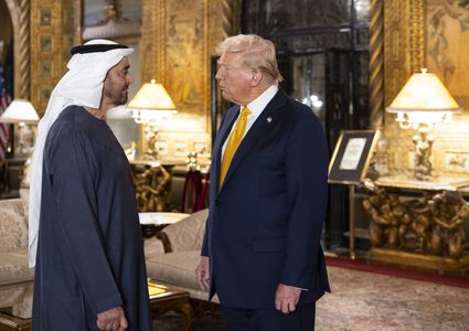 محمد بن زايد وترامب يبحثان هاتفياً تطورات الأوضاع في المنطقة