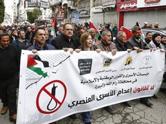 رام الله: مسيرة رفضا لقانون إعدام الأسرى الفلسطينيين